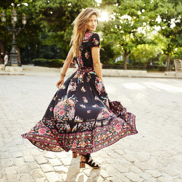 Rochie modernă de damă cu decolteu în V și motive florale în negru