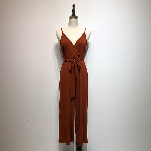 Γυναικεία ολόσωμη φόρμα με βαθύ λαιμό V  σε καφέ χρώμα