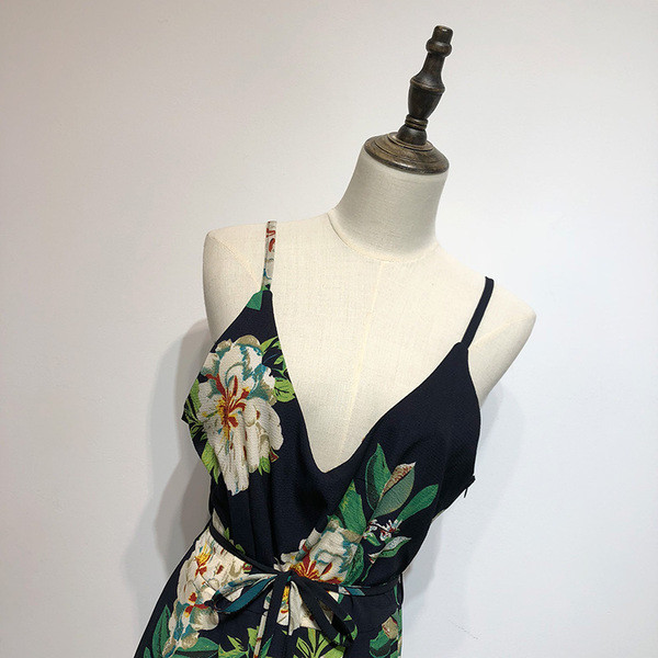 Salopetă cu decolteu adânc în V și bretele subțiri în albastru cu model