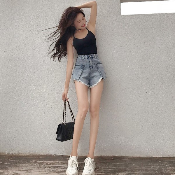 Pantaloni scurți de damă actuali în albastru și negru cu talie înaltă