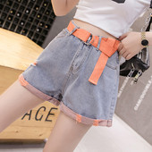 Blugi scurti de dama cu talie inalta si curea colorata