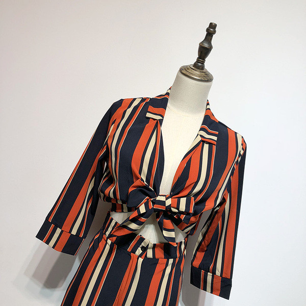 Salopetă lungă modernă în dungi, cu mâneci 7/8