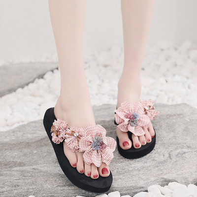 Papuci de damă peste degete cu decor floral