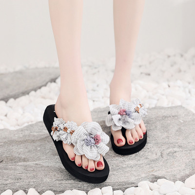 Papuci de damă peste degete cu decor floral