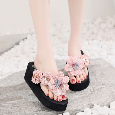 Papuci de damă peste degete cu decor floral