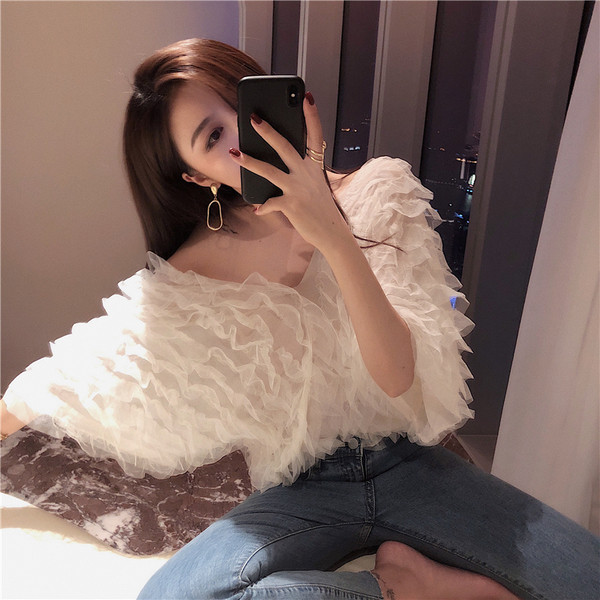 Bluză de damă actuală cu decolteu în V în culoarea albă