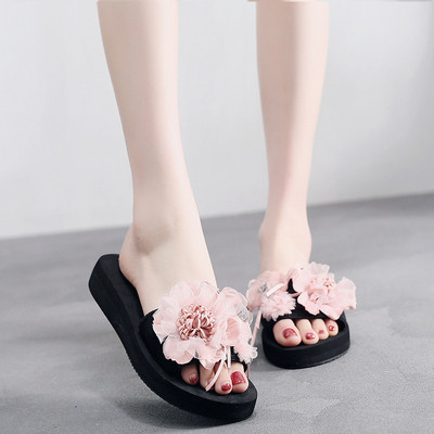 Papuci de dama decorati cu flori in mai multe culori