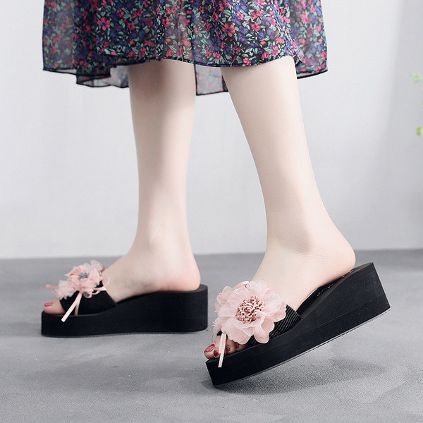 Papuci de dama decorati cu flori in mai multe culori