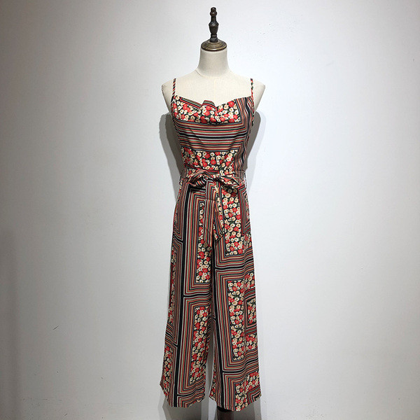 Salopeta de dama cu decolteu patrat si bretele subtiri