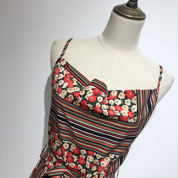 Salopeta de dama cu decolteu patrat si bretele subtiri