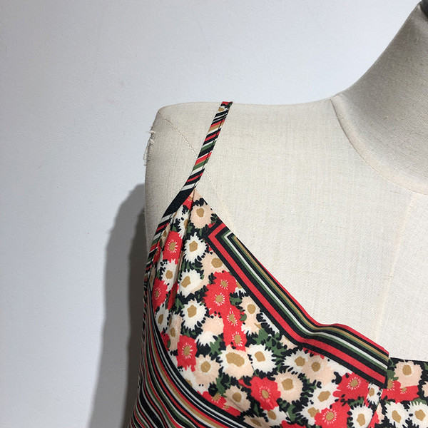 Salopeta de dama cu decolteu patrat si bretele subtiri