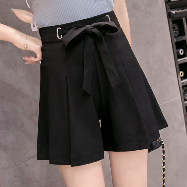 Pantaloni scurti de dama in trei culori cu cravate