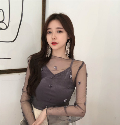 Bluză de damă actuală în două culori cu mâneci lungi