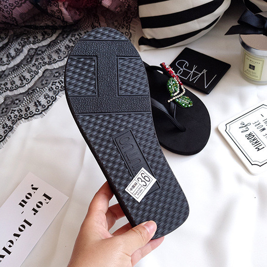 Papuci de damă cu platformă peste degete cu pietre colorate