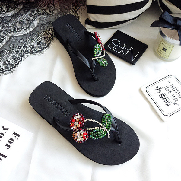 Papuci de damă cu platformă peste degete cu pietre colorate