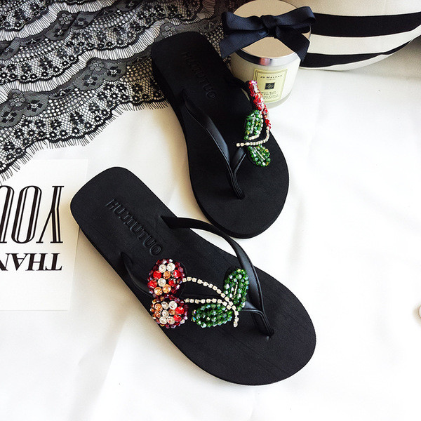 Papuci de damă cu platformă peste degete cu pietre colorate