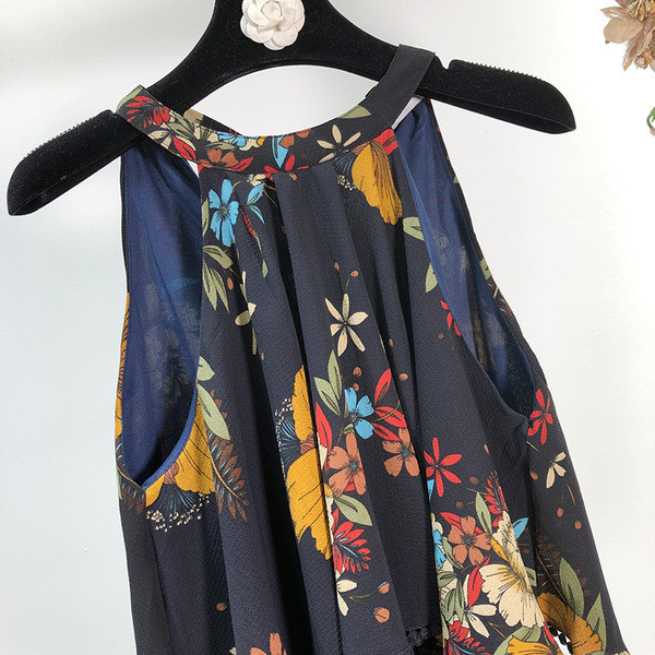 Salopetă scurtă de damă, fără mâneci, cu model floral