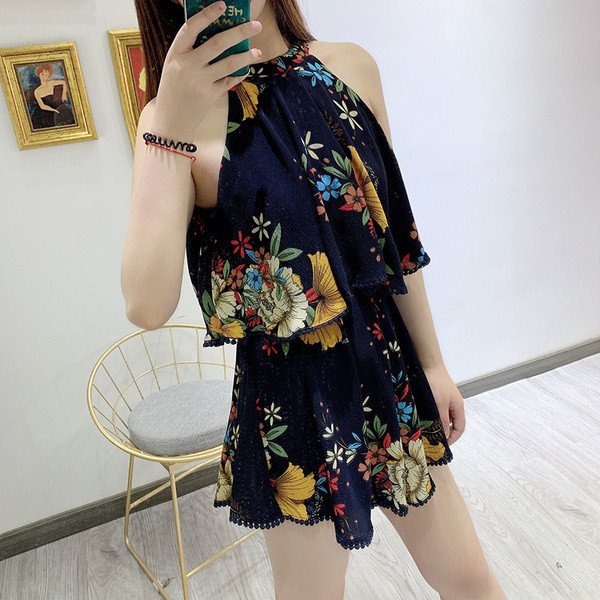 Salopetă scurtă de damă, fără mâneci, cu model floral