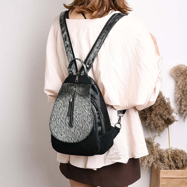 Rucsac zilnic de dama din piele ecologica de culoare negru si argintiu