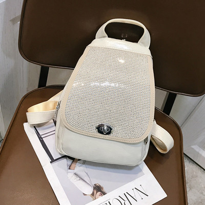 Rucsac modern de dama cu elemente metalice alb-negru