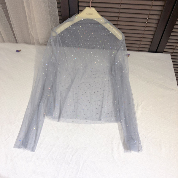 Bluză de damă modernă în trei culori cu mâneci lungi