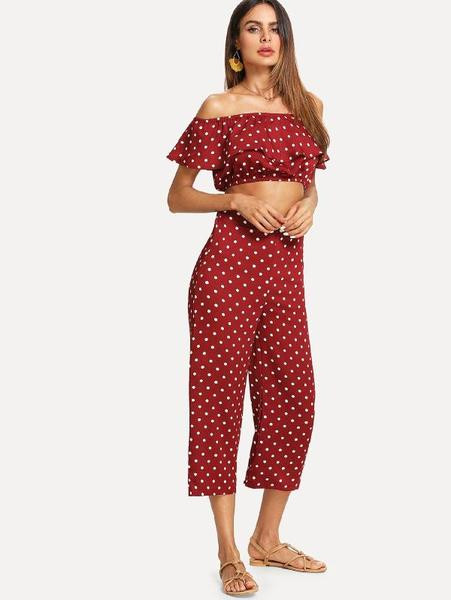 Κομψό και μοντέρνο γυναικείο σετ πουά σε κόκκινο χρώμα