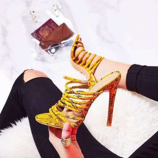 Papuci moderni de dama cu toc inalt si model animal in galben