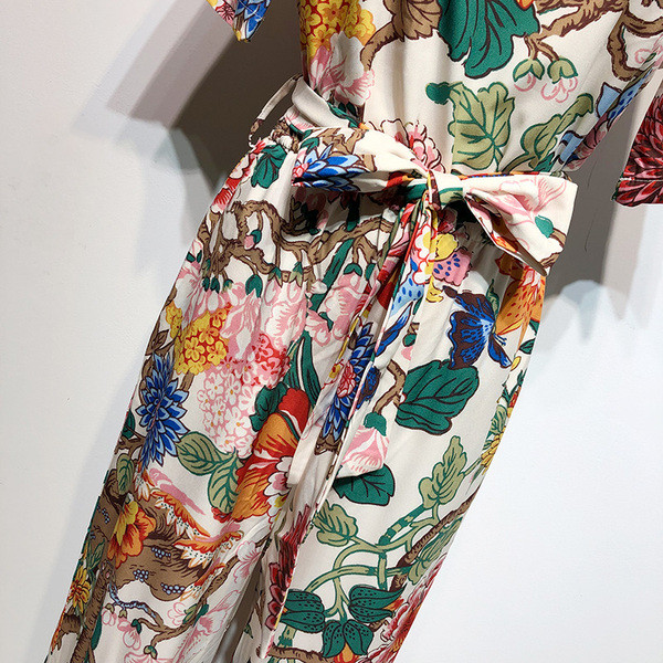 Salopetă cu decolteu pătrat și mâneci scurte