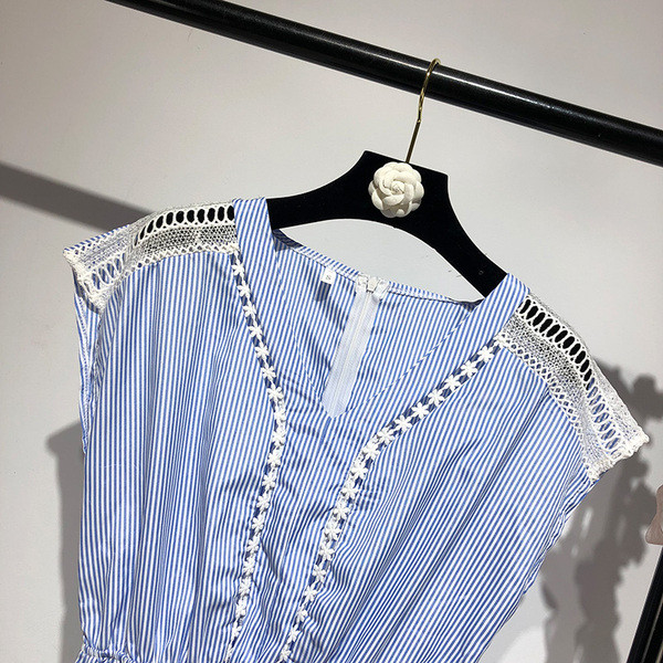 Salopeta dama in dungi cu talie elastica si franjuri