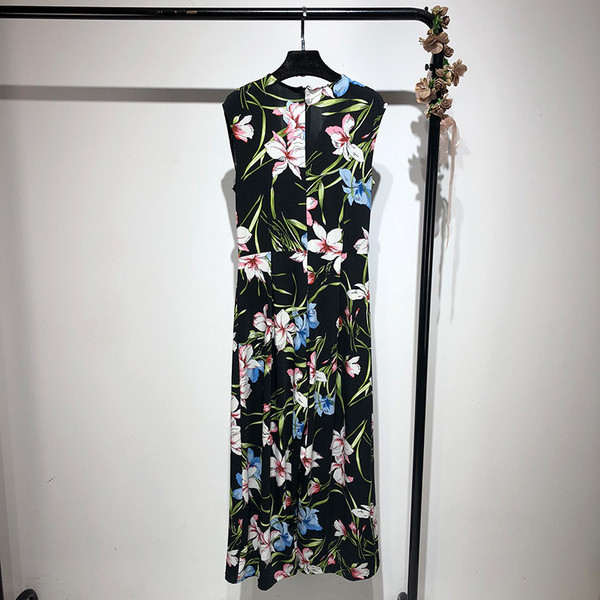 Salopetă cu decolteu în V, fără mâneci cu dreapta