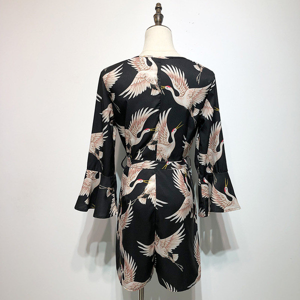 Salopetă cu decolteu adânc în V și mâneci lotus cu model