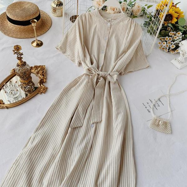 Rochie de dama cu decolteu O si maneci scurte