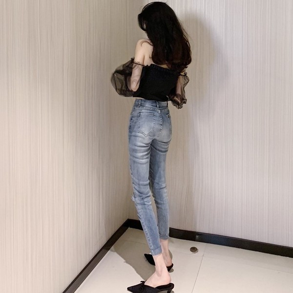 Bluza de dama actuala in alb si negru