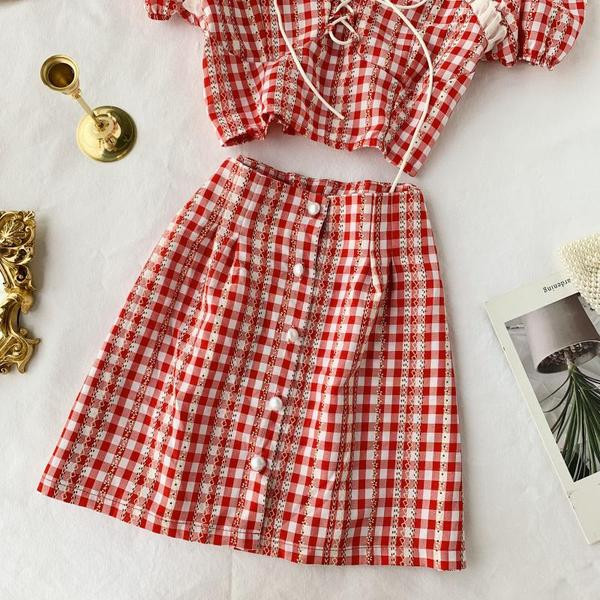 Set de damă modern în carouri din două părți