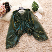 Bluză de damă modernă în trei culori cu decolteu în V