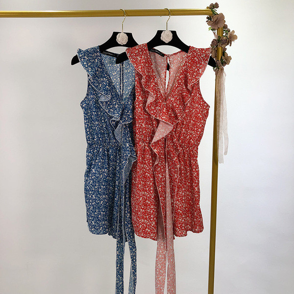 Salopetă cu decolteu în V cu model floral