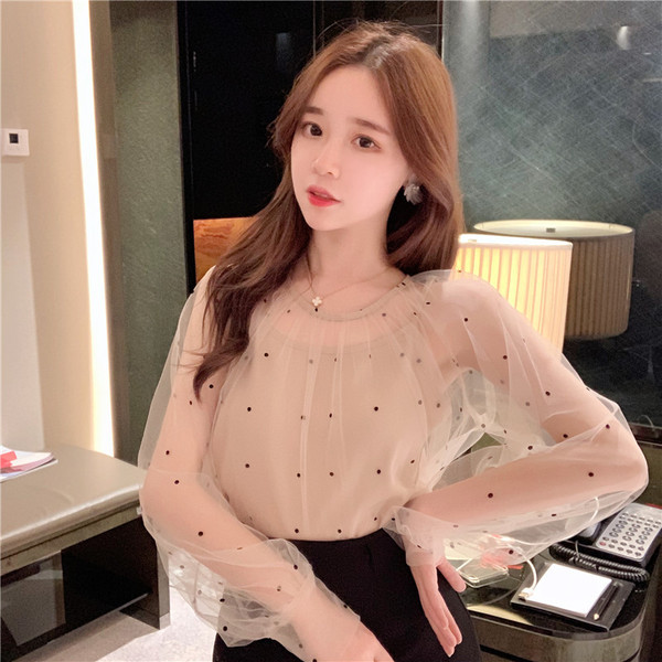 Bluză de damă elegantă în alb cu puncte