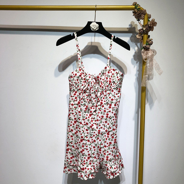 Salopeta scurta cu decolteu in V si bretele