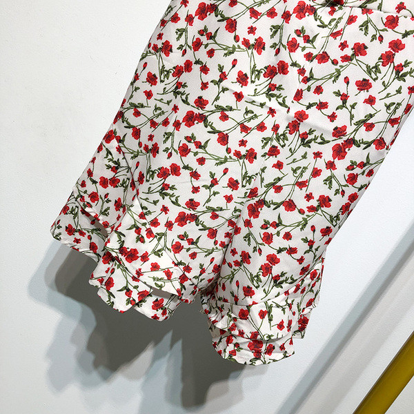 Salopeta scurta cu decolteu in V si bretele