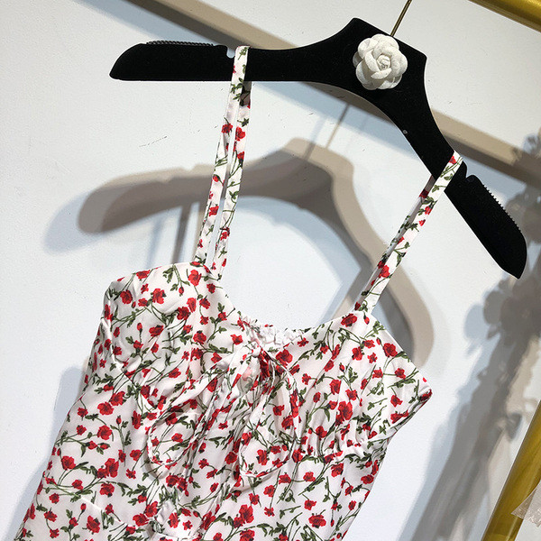 Salopeta scurta cu decolteu in V si bretele