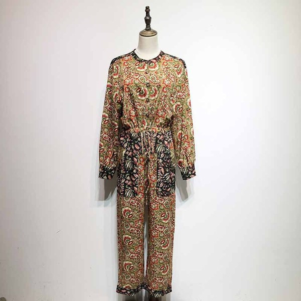 Salopetă lungă cu legături în talie și buzunare