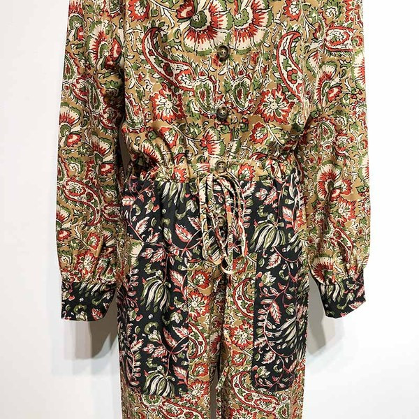 Salopetă lungă cu legături în talie și buzunare