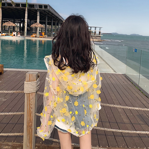 Hanorac de dama modern in trei culori cu model floral