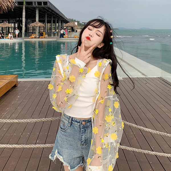 Hanorac de dama modern in trei culori cu model floral