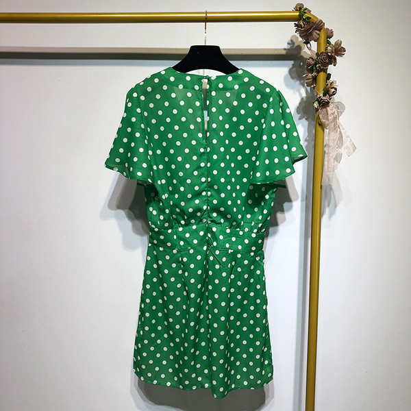 Salopeta scurta cu decolteu in V si maneci scurte