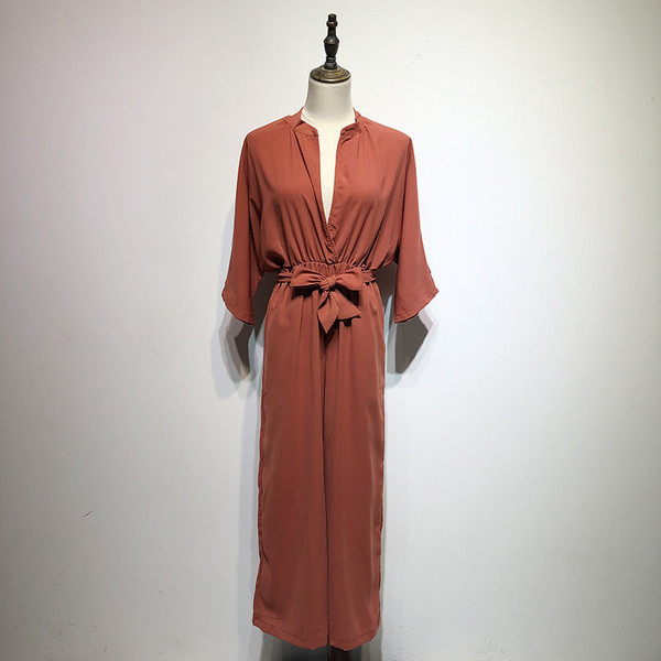 Salopetă lungă cu legături maro în talie