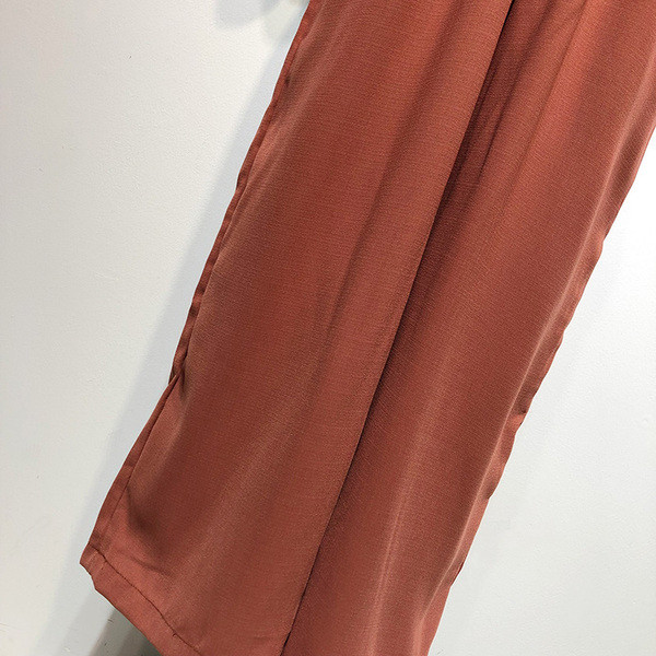 Salopetă lungă cu legături maro în talie