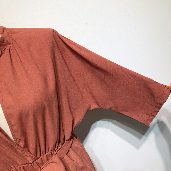 Salopetă lungă cu legături maro în talie