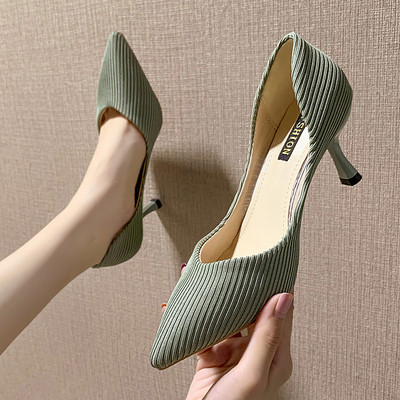 Pantofi moderni de dama cu toc subtire in negru, bej si verde