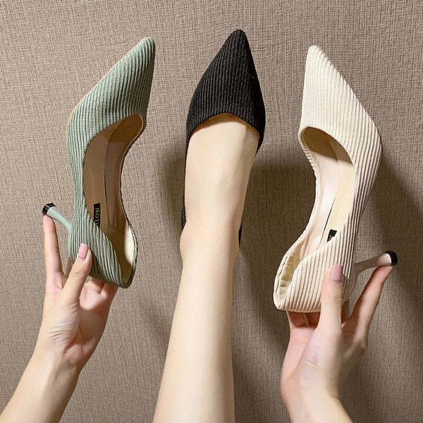 Pantofi moderni de dama cu toc subtire in negru, bej si verde